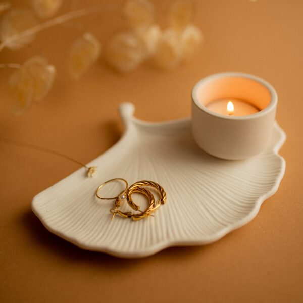 Podstawka gipsowa biała liść miłorzębu