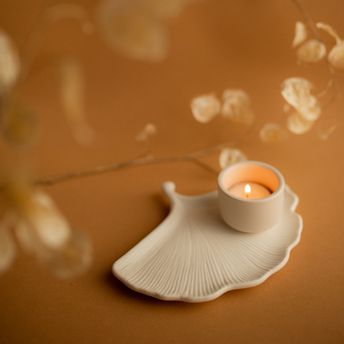 Podstawka gipsowa biała liść miłorzębu - obrazek 3